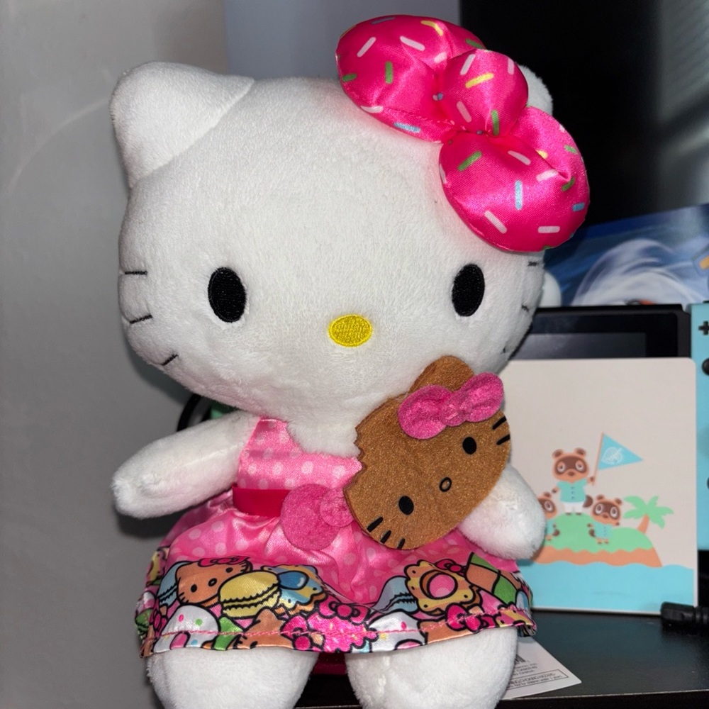 Hello Kitty Cafe Pink and Yellow Accessory